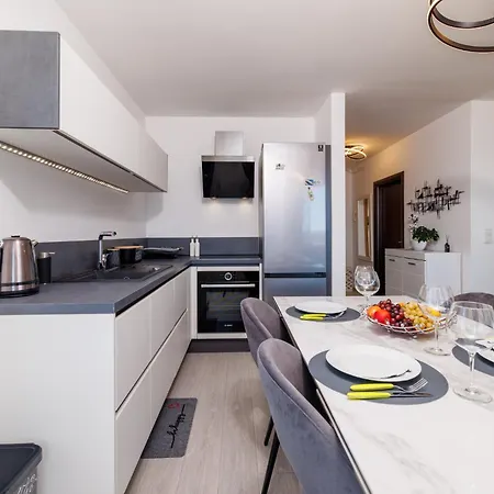 Klara Apartment *